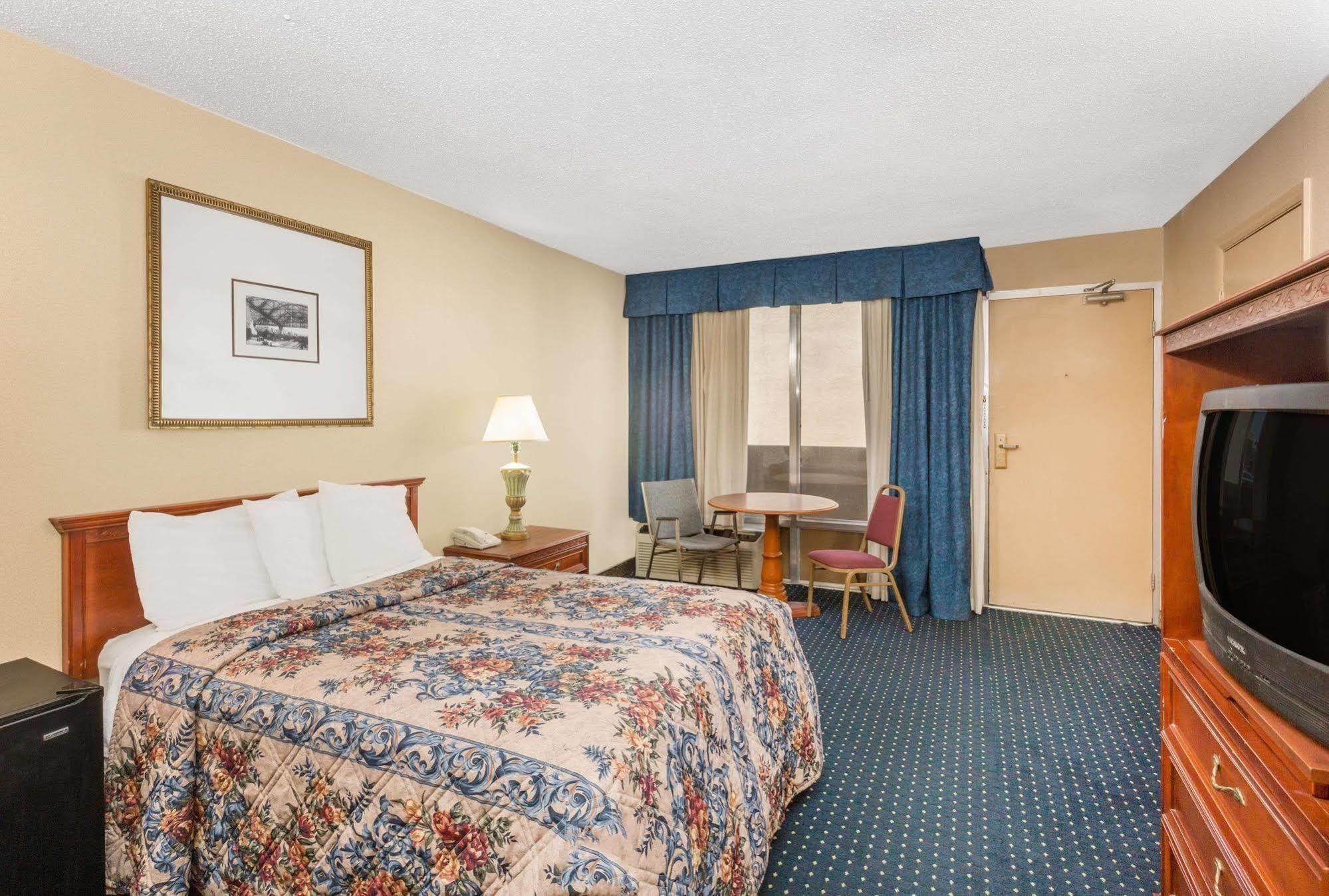 Mission Knights Inn Overland Park מראה חיצוני תמונה