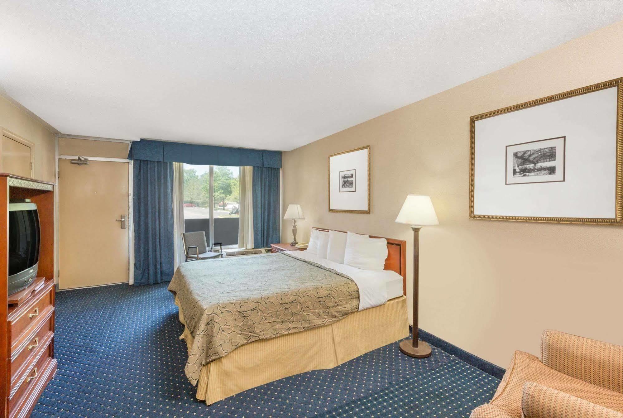 Mission Knights Inn Overland Park מראה חיצוני תמונה