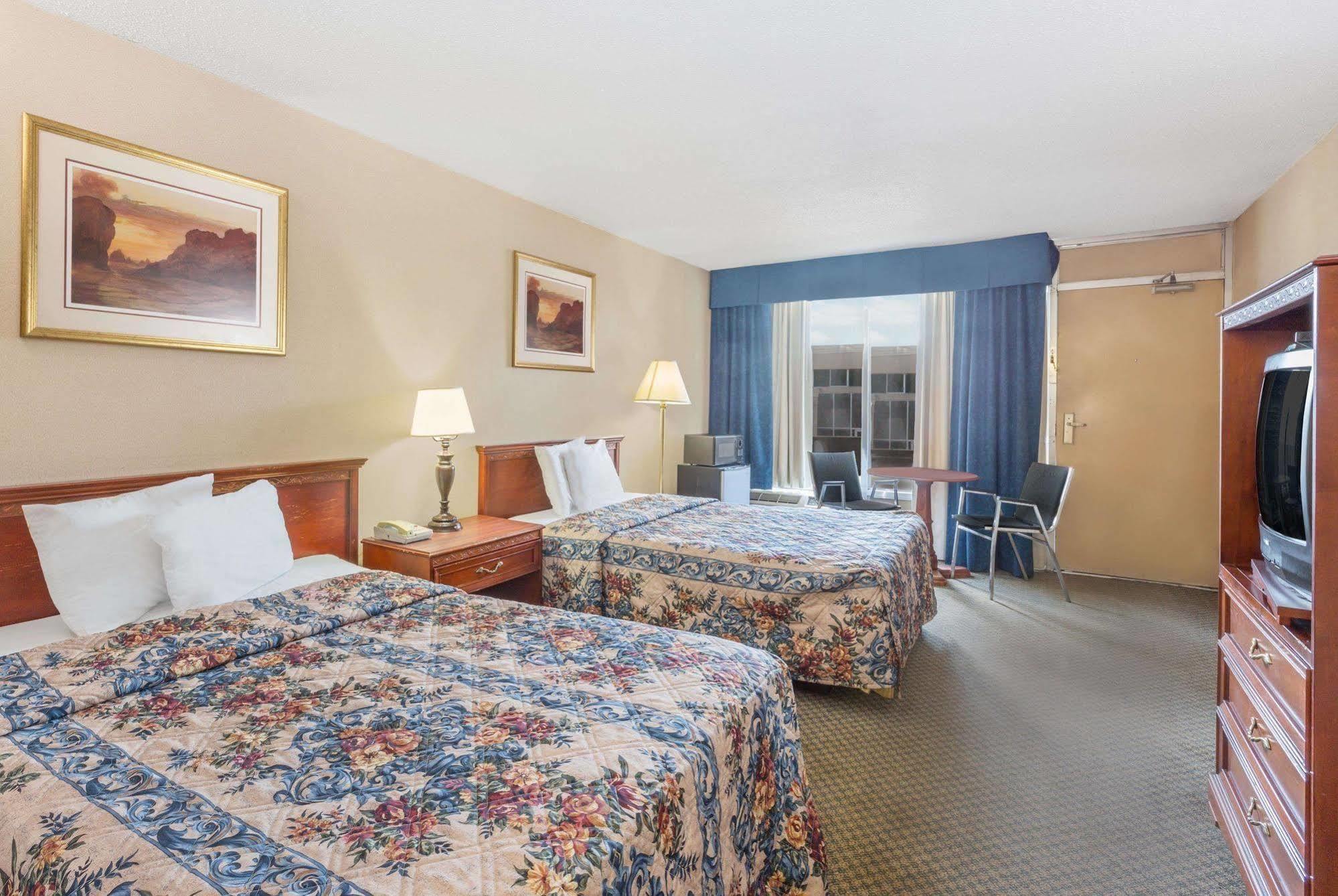 Mission Knights Inn Overland Park מראה חיצוני תמונה