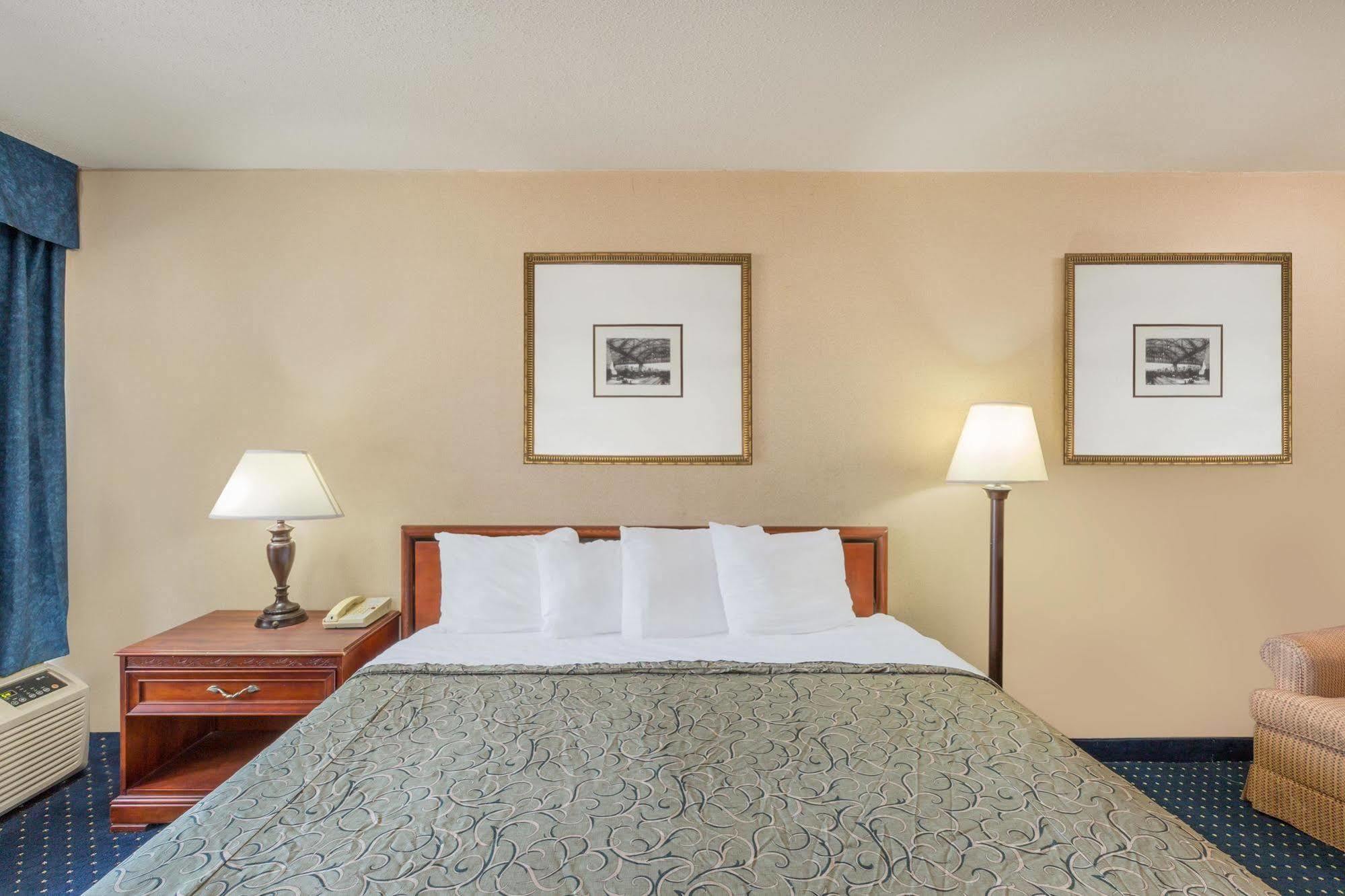 Mission Knights Inn Overland Park מראה חיצוני תמונה